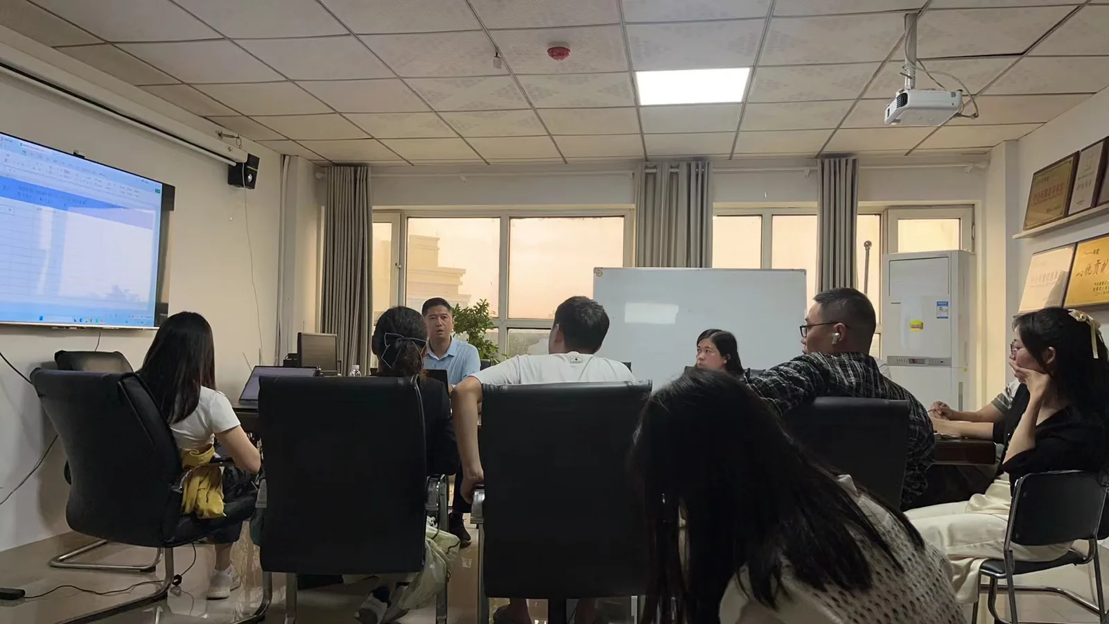新材料企业干部训练与经营复盘现场